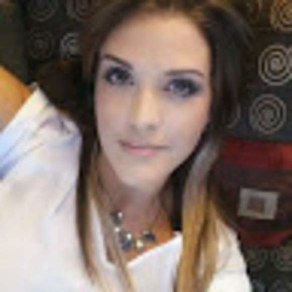 Meet your Posher, Cynthia - Picture 1 of 1